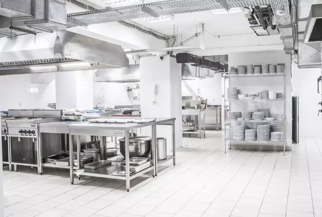 Avenue Hotel Baku_shabavizparvaz_18.jpg